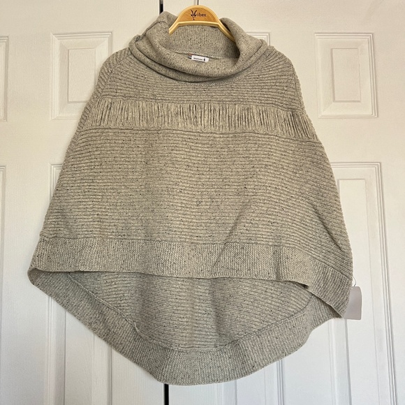 Smartwool Gray Poncho - SAMPLE NWT - Picture 1 of 6